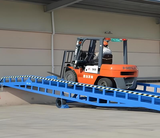 安岳移动式卸货平台（叉车用）